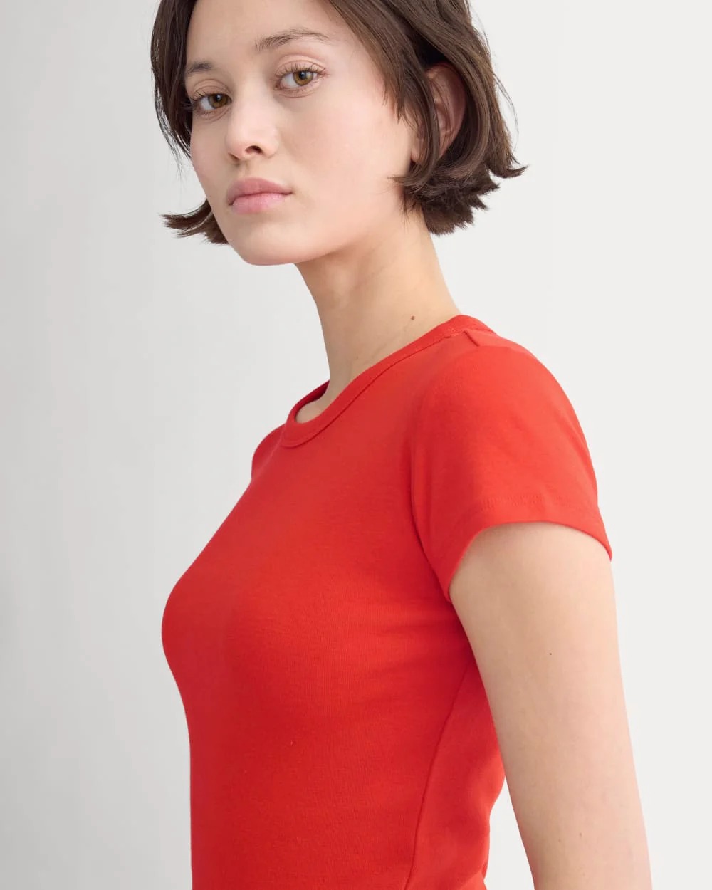 T-Shirt aus Bio-Baumwolle mit Rippstruktur und figurbetonter Passform