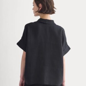 Boxy-Leinenhemd mit lockerer Passform und klassischem Button-Down-Design