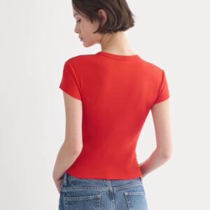 T-Shirt aus Bio-Baumwolle mit Rippstruktur und figurbetonter Passform