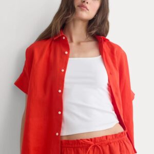 Boxy-Leinenhemd mit lockerer Passform und klassischem Button-Down-Design