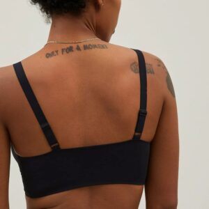 Nahtloser BH aus recyceltem Nylon mit V-Ausschnitt und verstellbaren Trägern