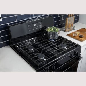 Alternative view of GE 30″ Freestanding Gas Range JGBS61RPSS
